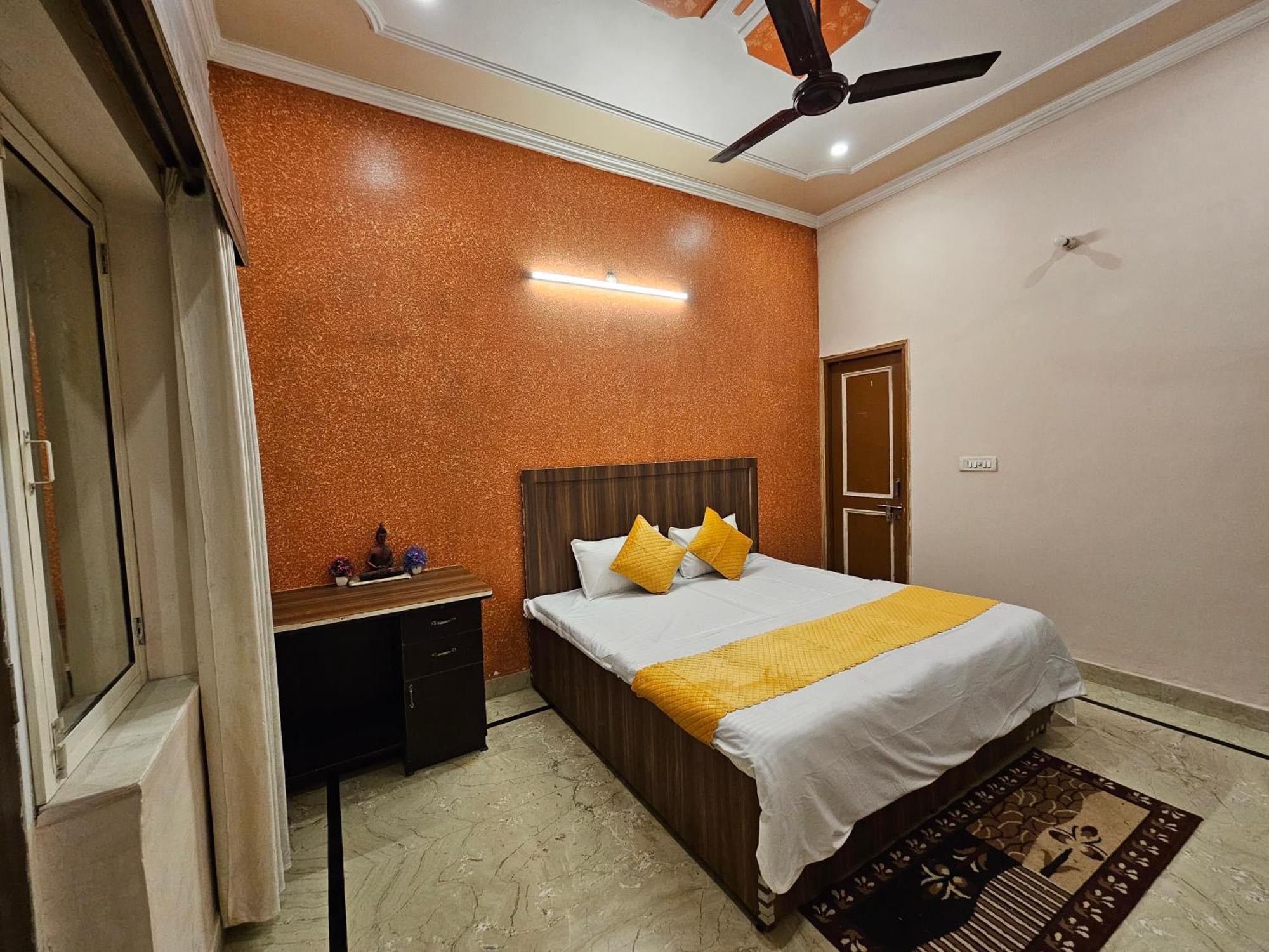 Krishna'S Land Hotel Vrindāvan Exterior foto